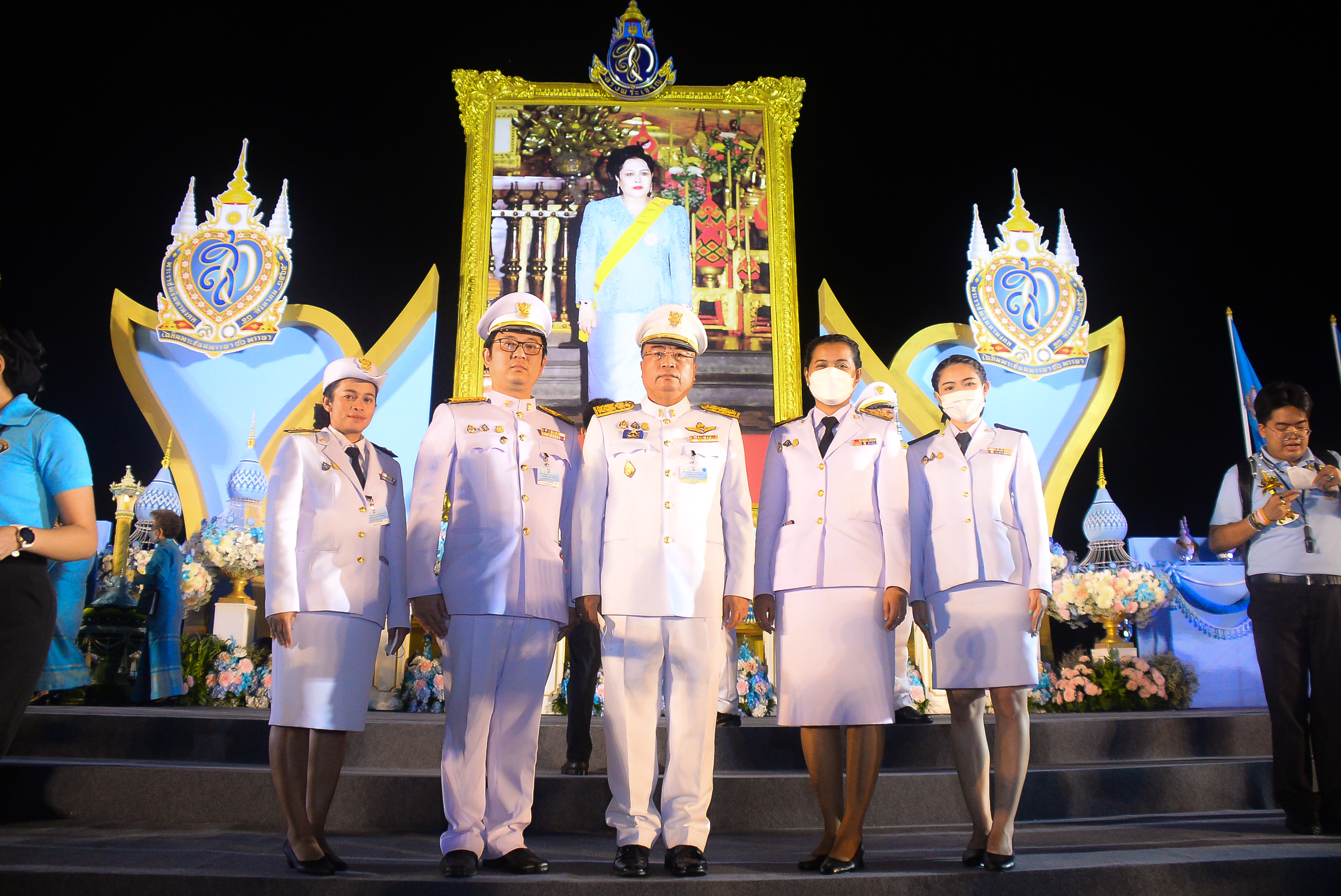 กรมบังคับคดี ร่วมพิธีถวายเครื่องราชสักการะ และวางพานพุ่ม พร้อมทั้งร่วมพิธีจุดเทียนถวายพระพรชัยมงคล เนื่องในโอกาสมหามงคลเฉลิมพระชนมพรรษา 90 พรรษา 12 สิงหาคม 2565 สมเด็จพระนางเจ้าสิริกิติ์พระบรมราชินีนา